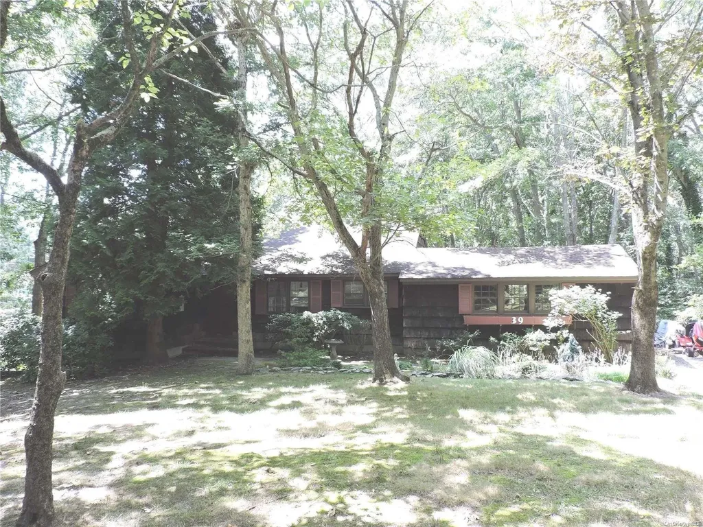 39 E Woodland Drive Wading River NY 11792