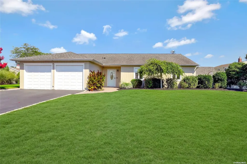 3 Harbor Court Copiague NY 11726