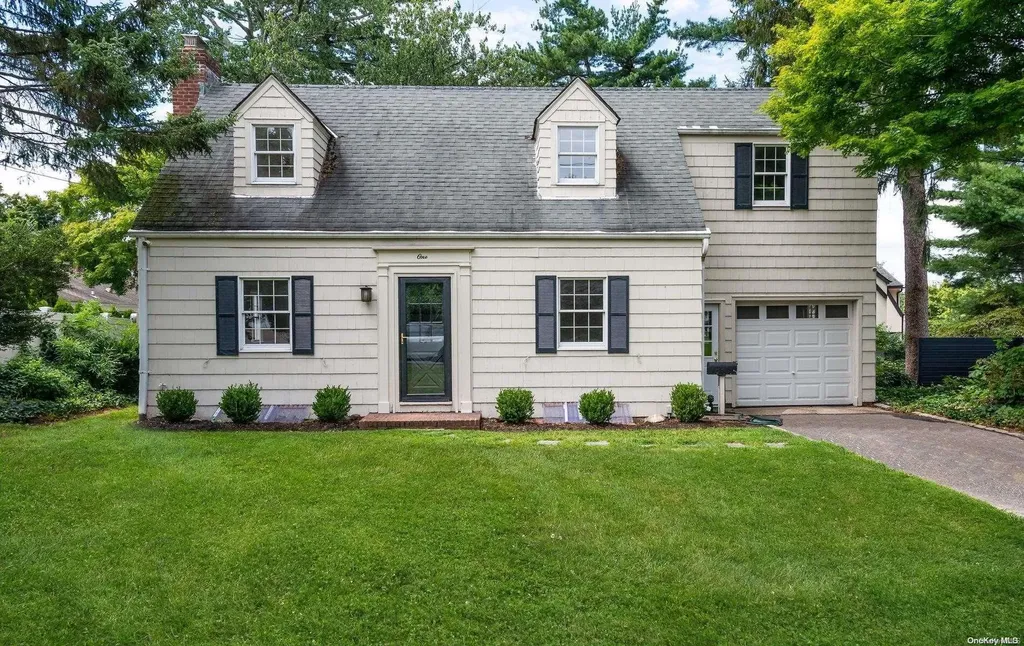 1 Orion Place Glen Head NY 11545