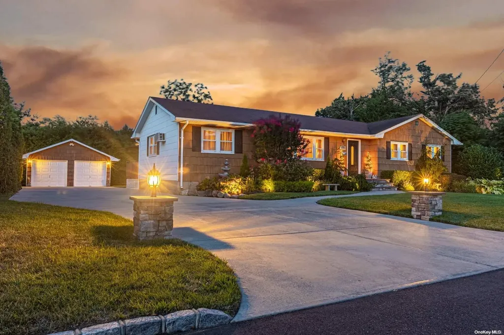 21 Maplewood Road West Babylon NY 11704