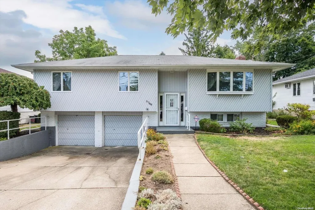 2788 Maple Avenue North Bellmore NY 11710