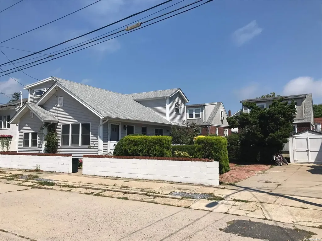 116 Hewlett Point Lookout NY 11569