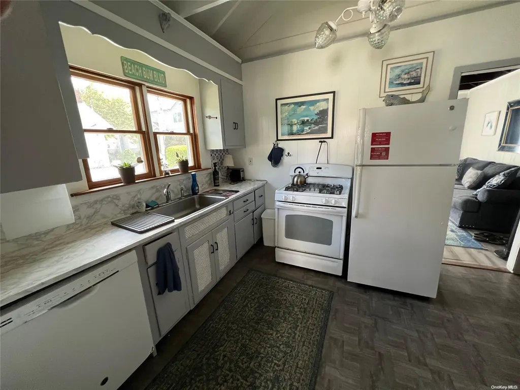 116 Hewlett Point Lookout NY 11569
