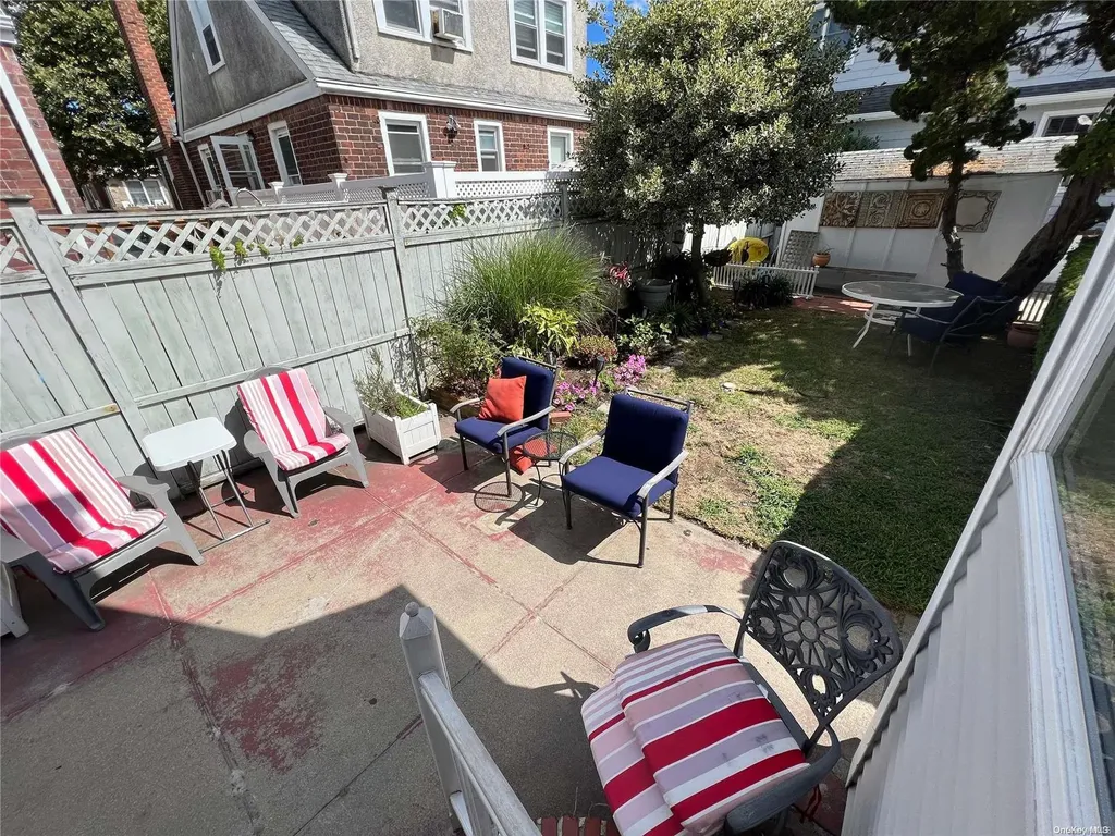 116 Hewlett Point Lookout NY 11569