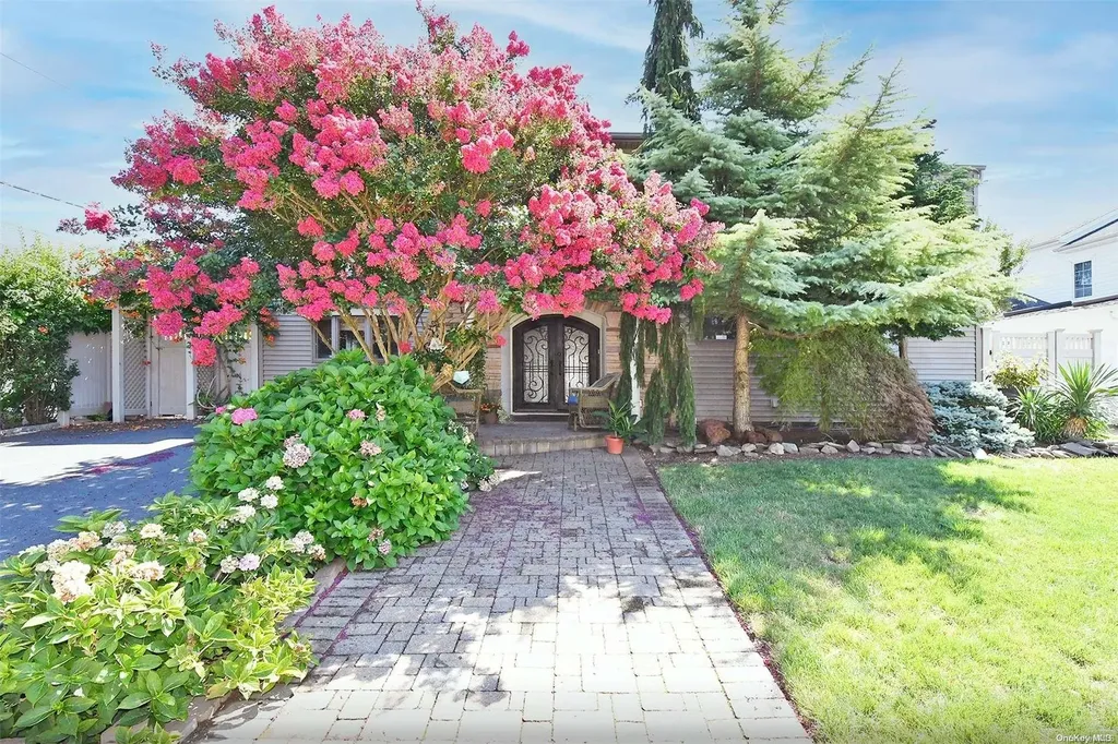 83 Shepherd Lane Levittown NY 11756