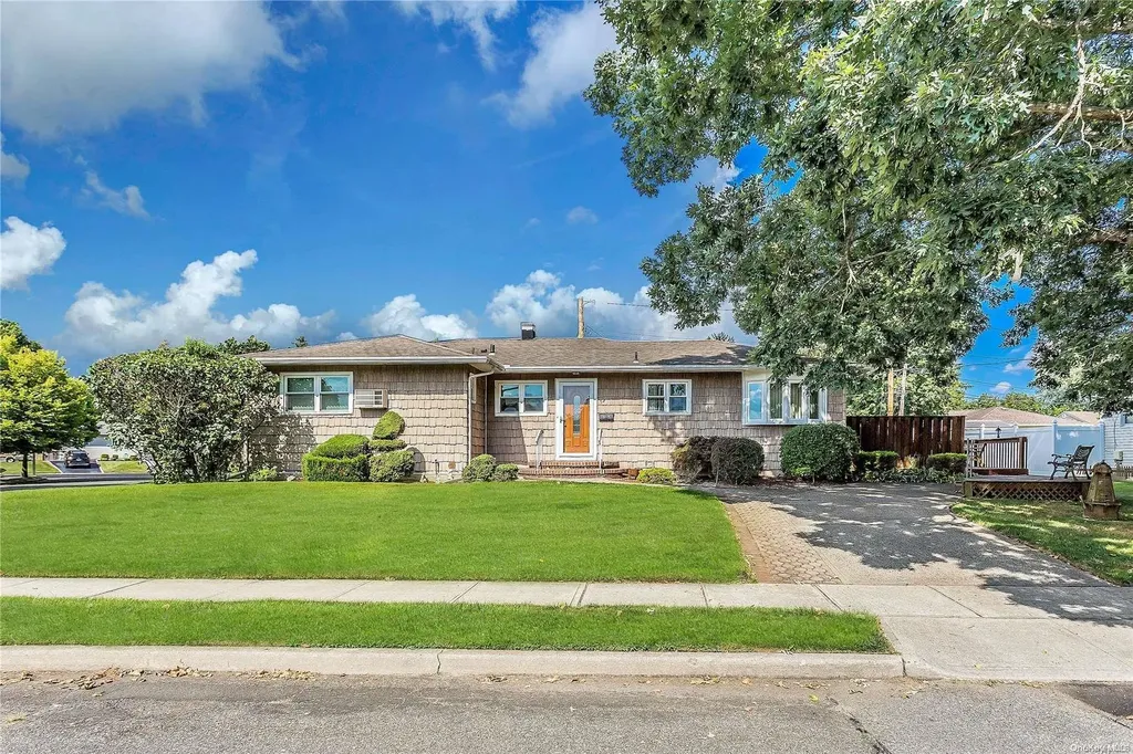 10 Brian Street Plainview NY 11803