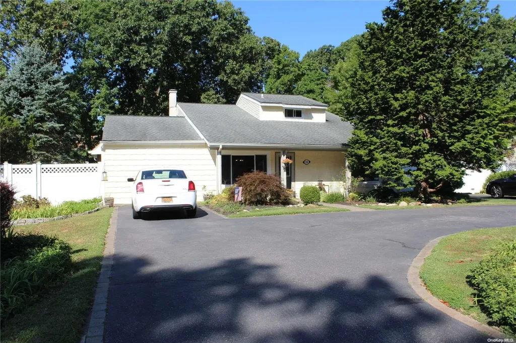 18 Sun Valley Drive Coram NY 11727
