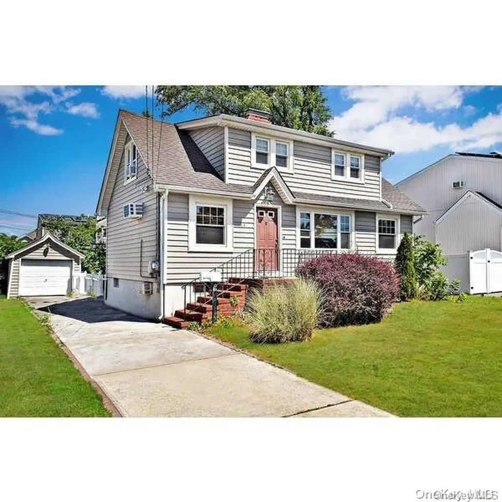 68 Moore Avenue Oceanside NY 11572