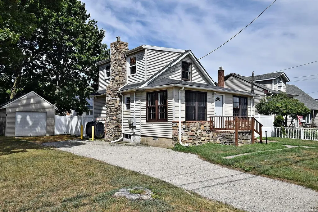 47 Claremont Avenue West Babylon NY 11704