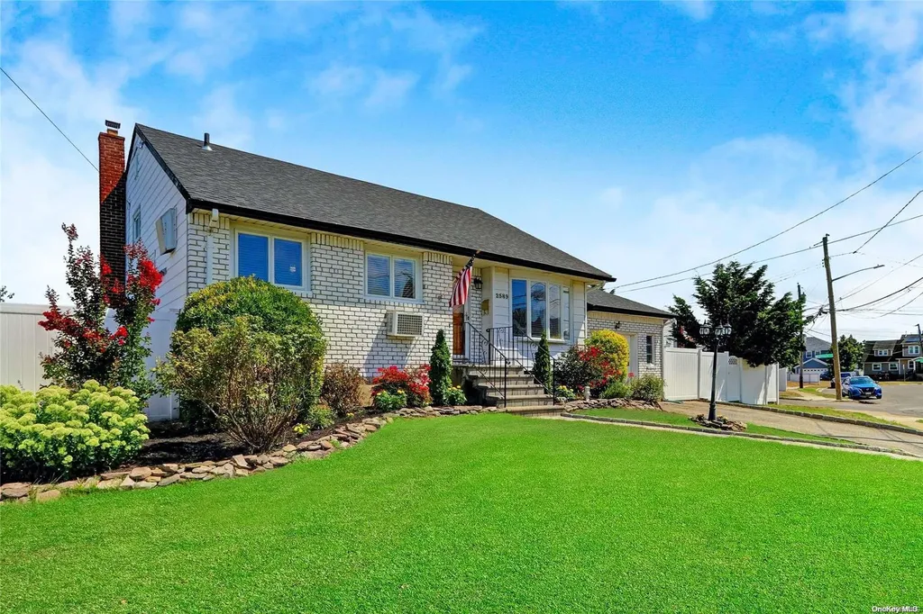 2589 Riverside Drive Wantagh NY 11793