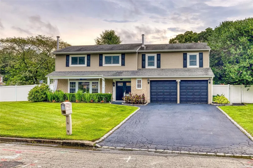 51 Thomas Street Coram NY 11727