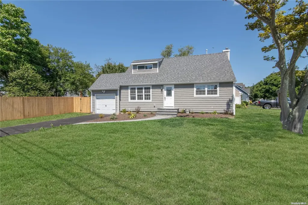 727 Pine Avenue West Islip NY 11795