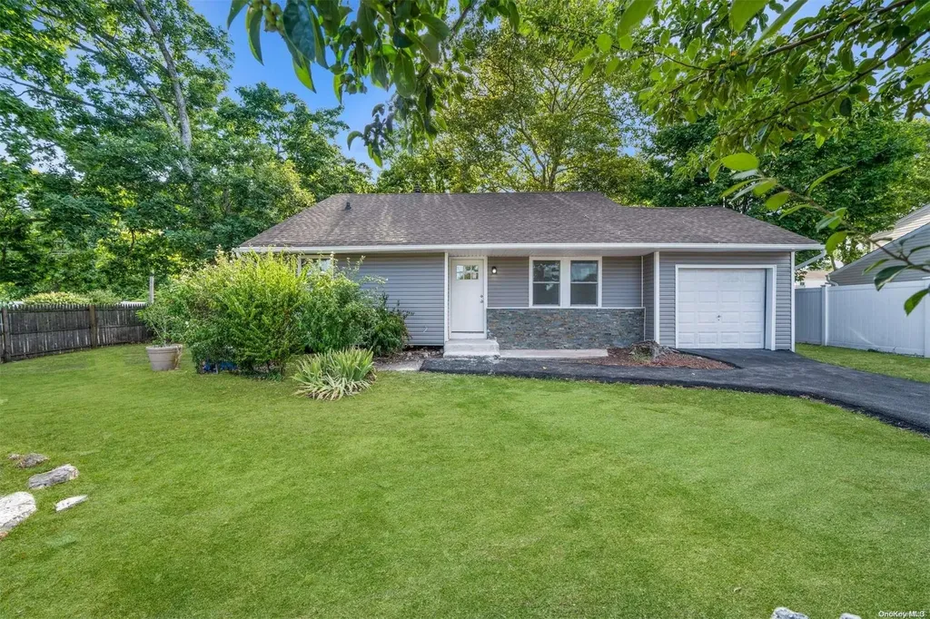 1408 E 3rd Avenue Bay Shore NY 11706