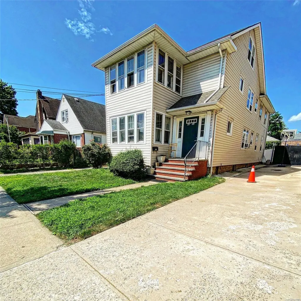 4554 158th Street Flushing NY 11358
