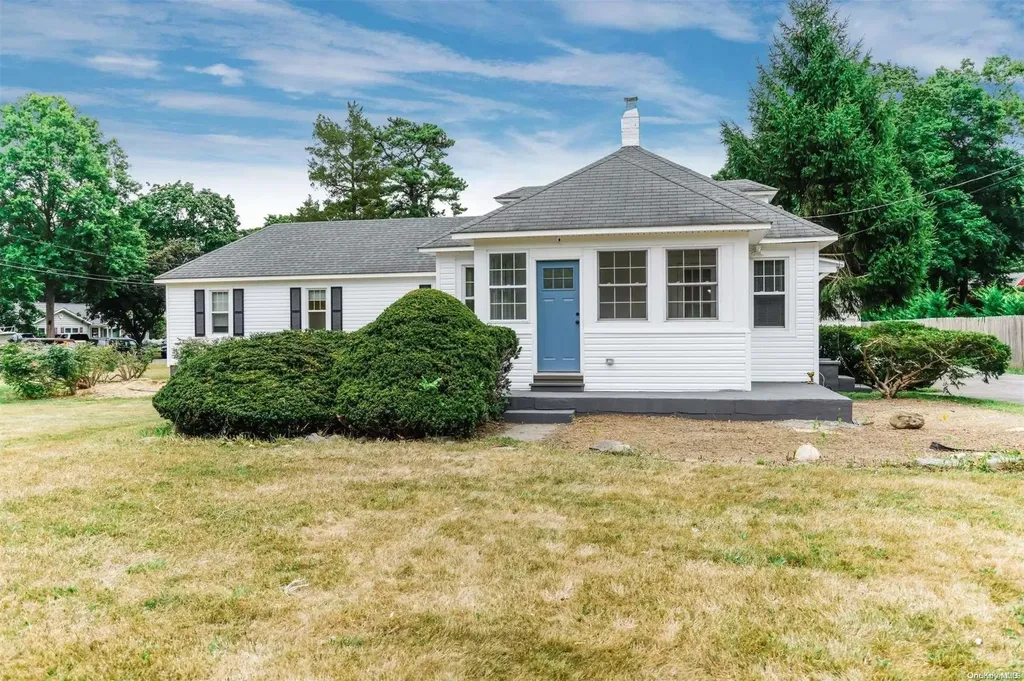 245 Maple Avenue Smithtown NY 11787