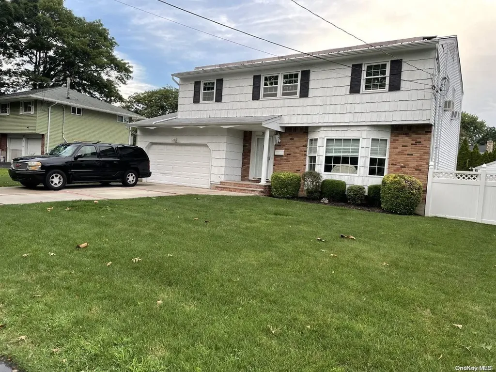 39 Glasgow Avenue Deer Park NY 11729