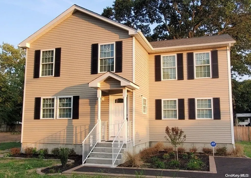 1659 Straight Path Wheatley Heights NY 11798