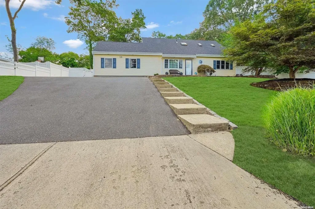 15 Devon Avenue Farmingville NY 11738