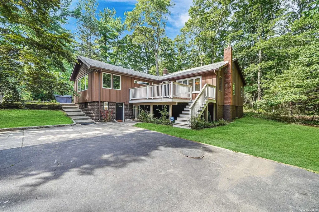 27 Valley Circle Miller Place NY 11764
