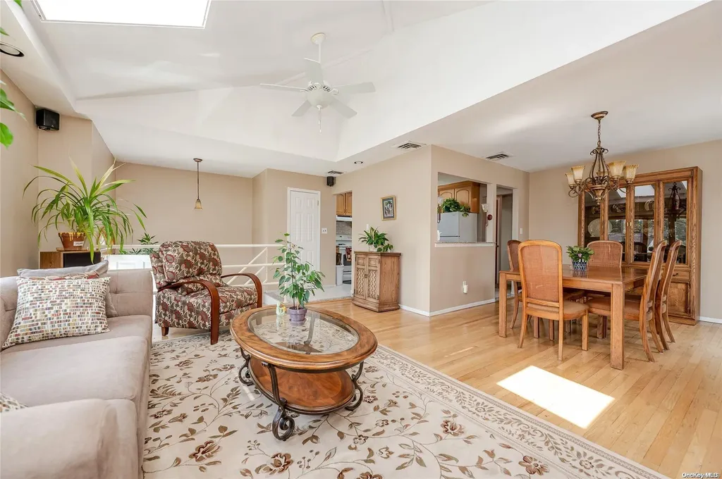 574 Dover Road Oceanside NY 11572