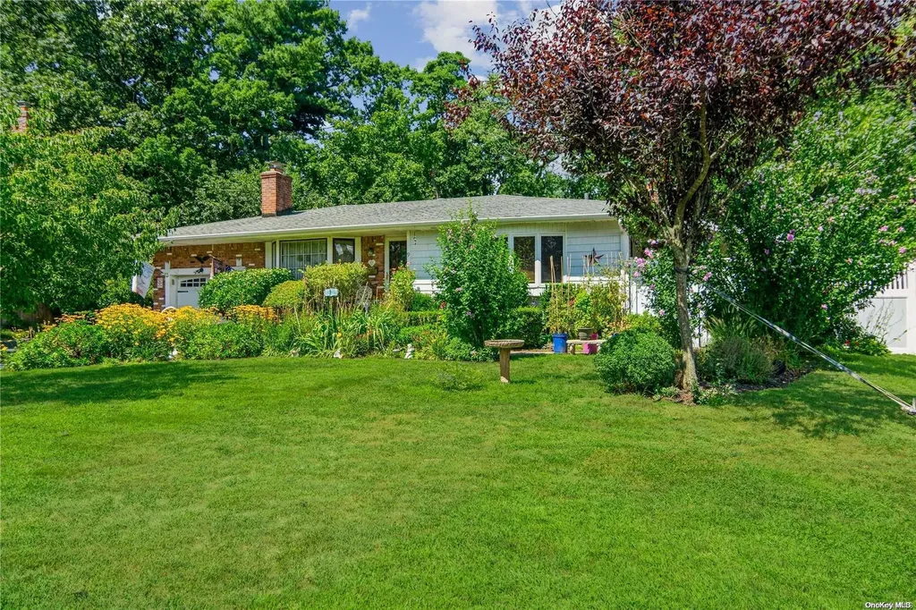 9 Evon Lane Saint James NY 11780