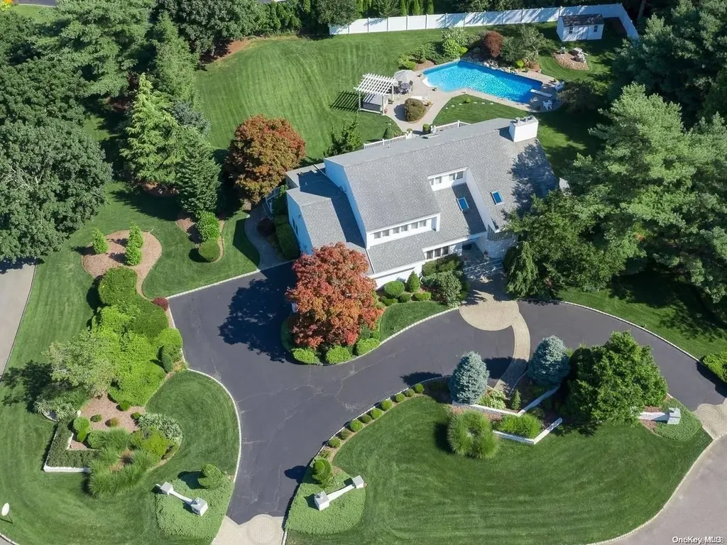 2 Squire Path Saint James NY 11780
