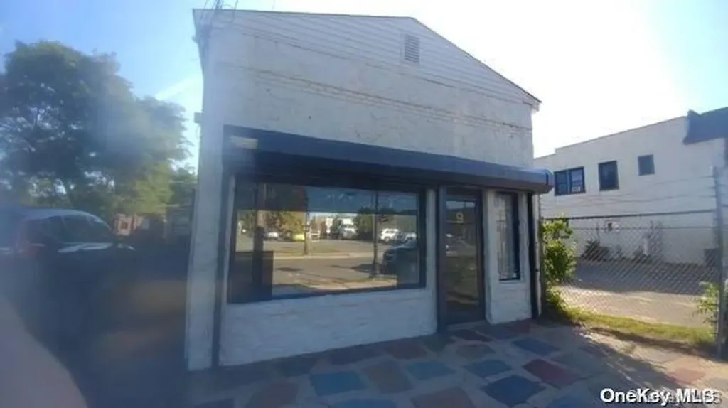 9 3rd Avenue Bay Shore NY 11706