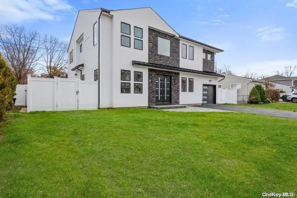 63 Hope Drive Plainview NY 11803