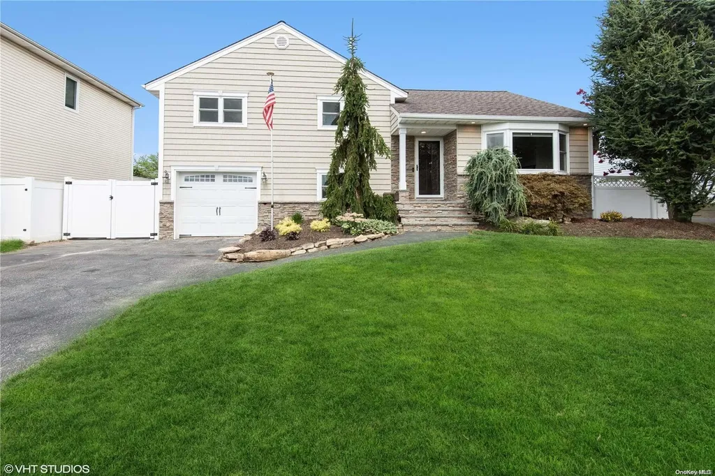 3681 Richard Lane Wantagh NY 11793