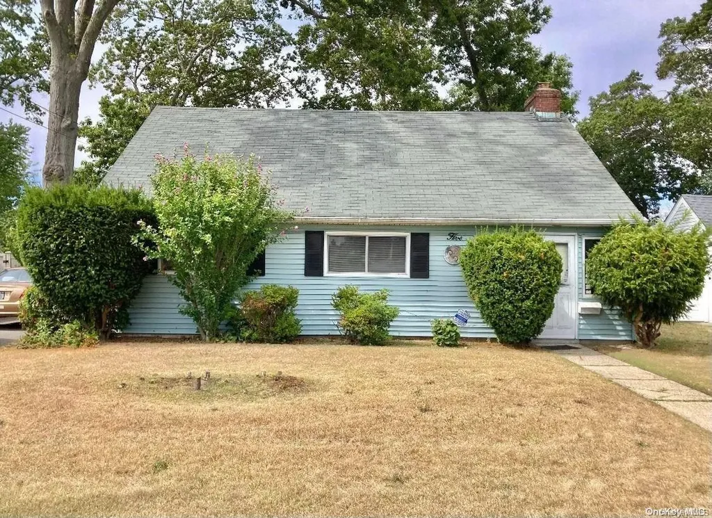 5 Florida Avenue Copiague NY 11726