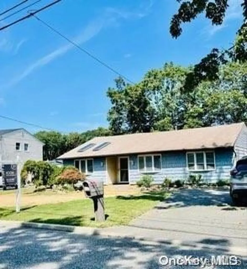 43 Biscayne Drive Selden NY 11784