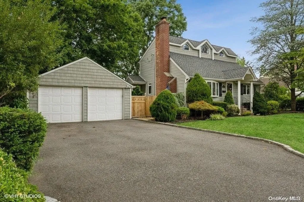 2955 Cambridge Road Wantagh NY 11793