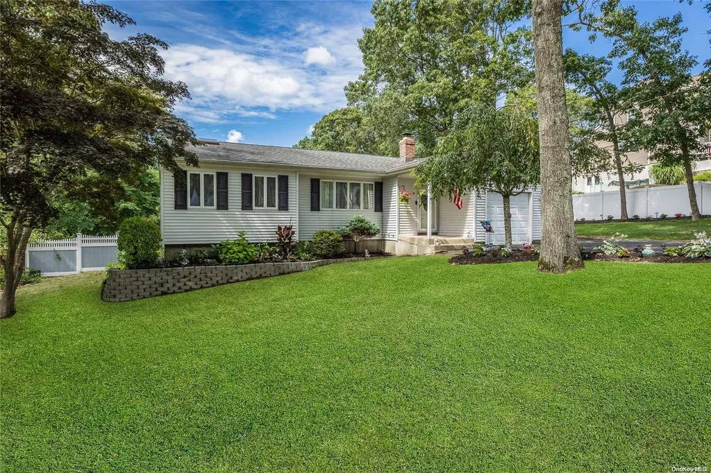 15 Sunset Drive Shirley NY 11967