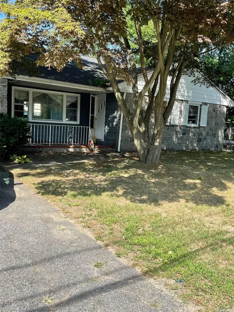 11 Smith Street Centereach NY 11720