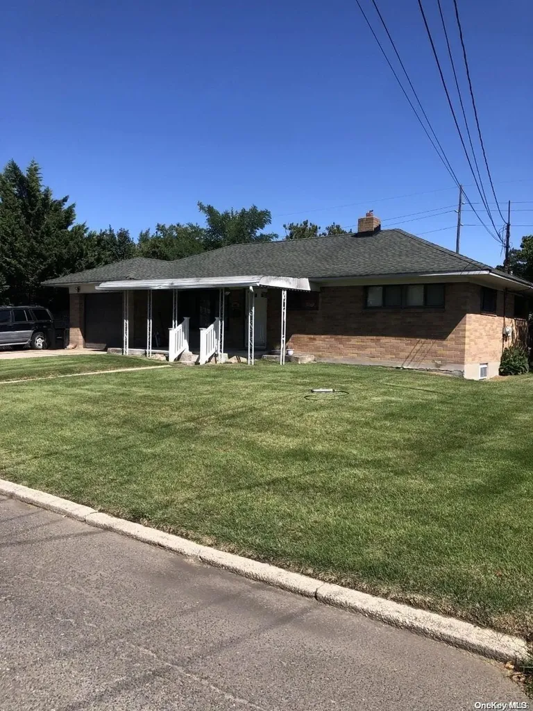1081 Thompson Drive Bay Shore NY 11706