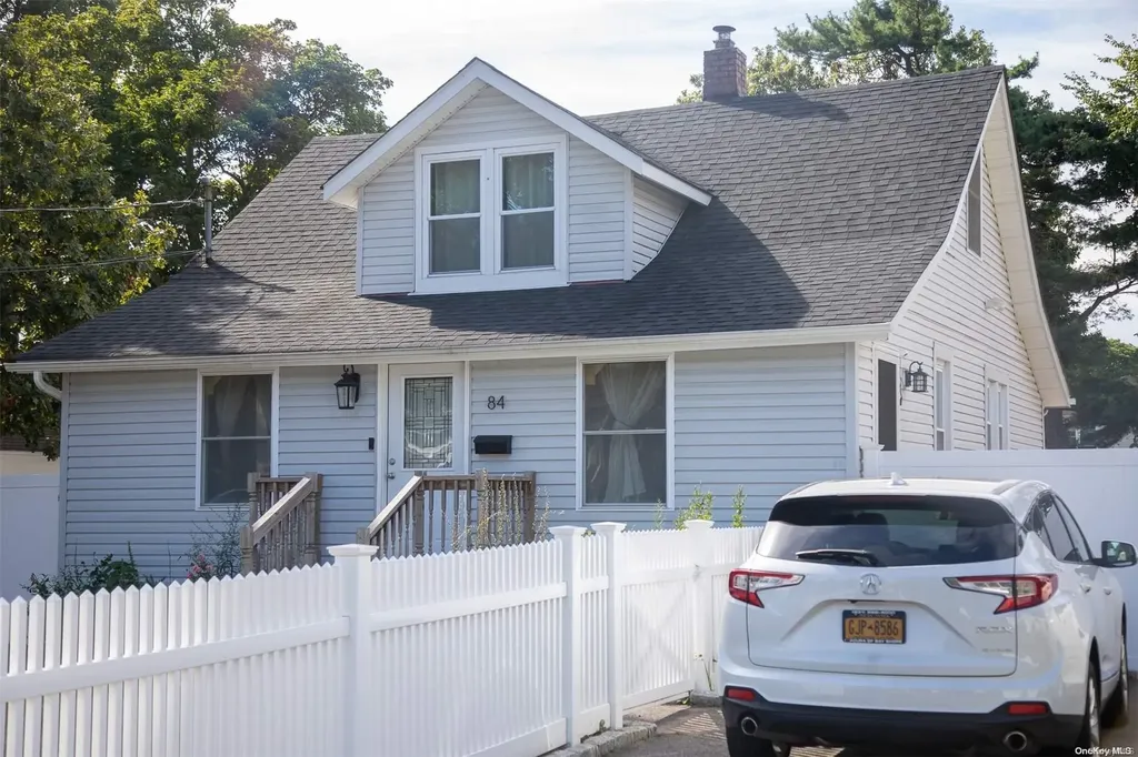 84 Richard Avenue Islip Terrace NY 11752