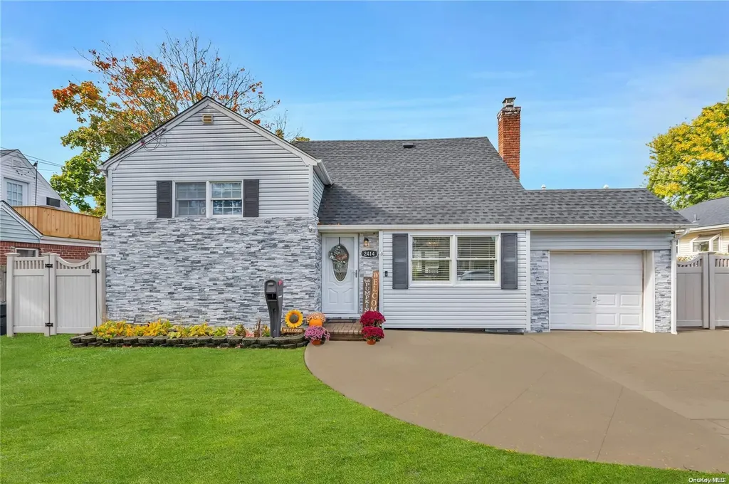 2414 Bayview Avenue Wantagh NY 11793