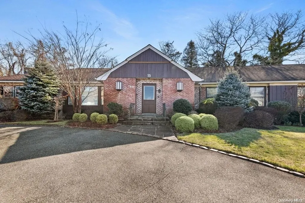 55 Barrett Road Lawrence NY 11559