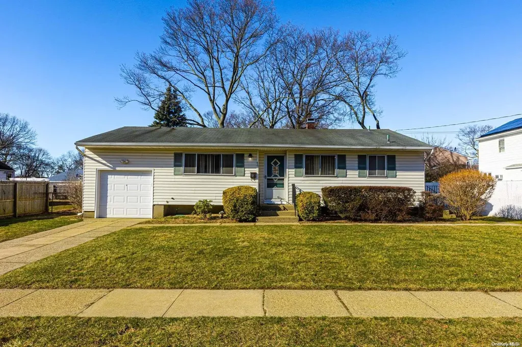 46 43rd Street Islip NY 11751