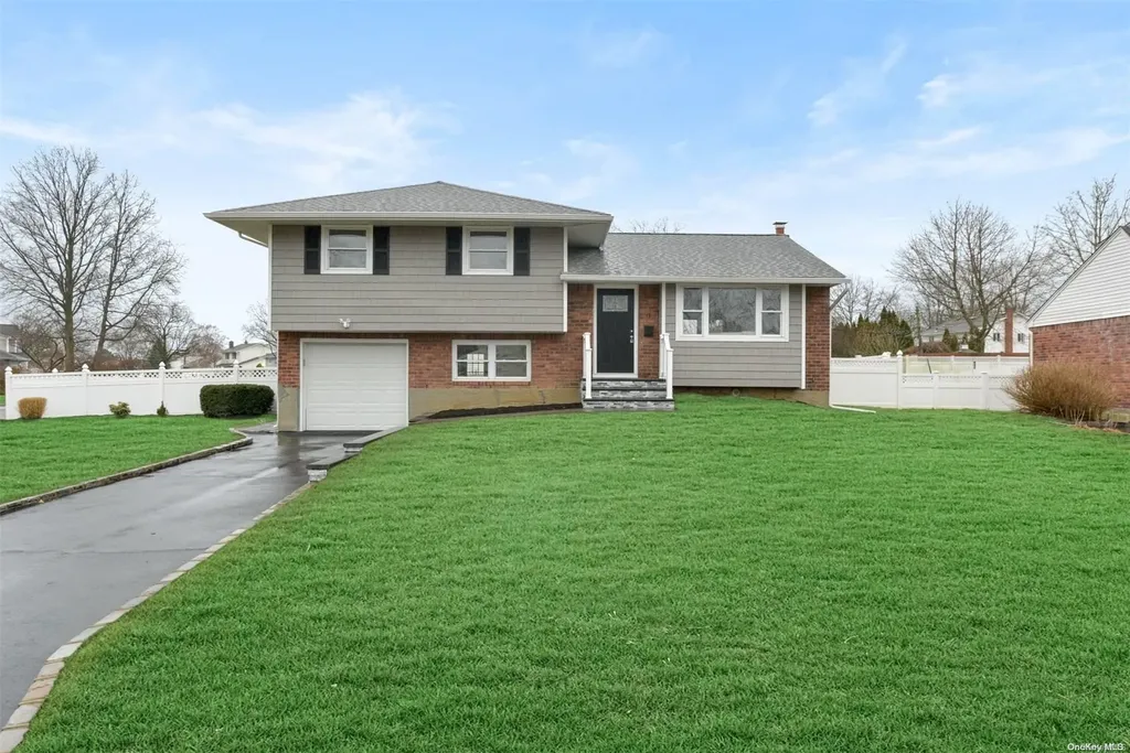 11 Grendon Lane Commack NY 11725