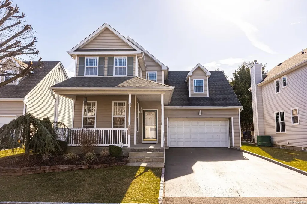 308 Center Oaks Trail Bay Shore NY 11706
