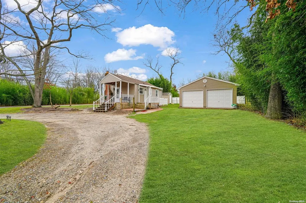 2 Loretta Court Coram NY 11727