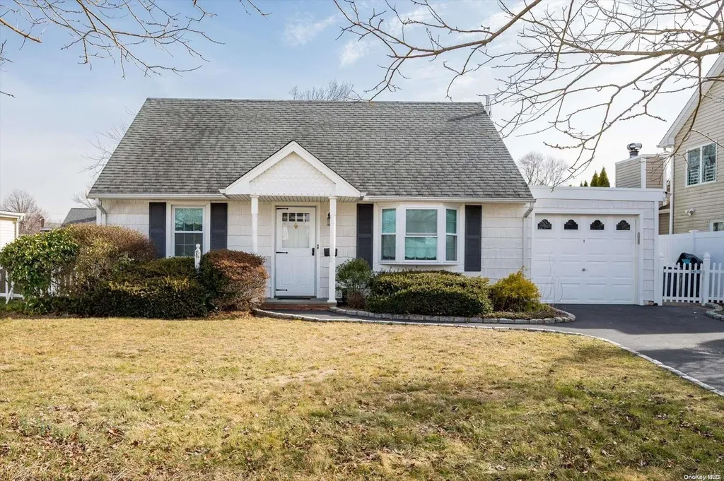 12 Croyden Drive Massapequa NY 11758