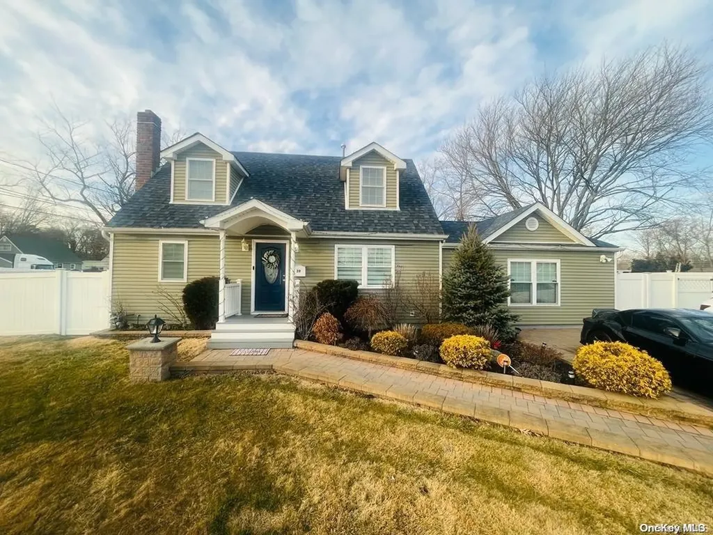 39 Peach Place Bay Shore NY 11706