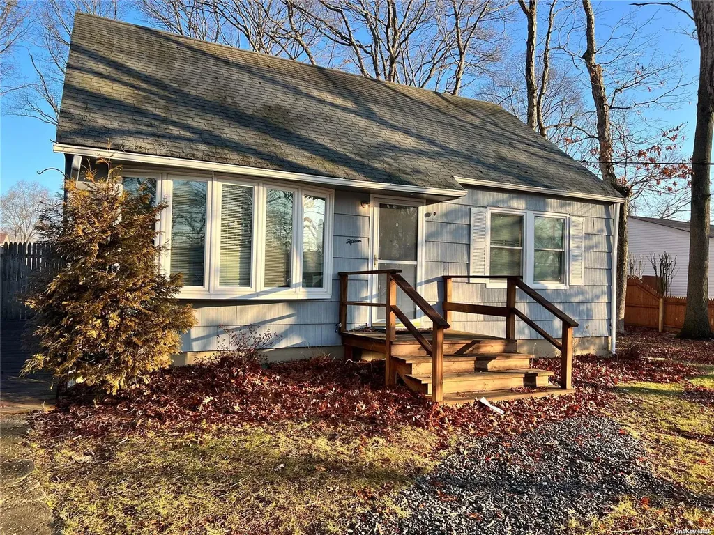 15 Poncho Drive Mastic NY 11950