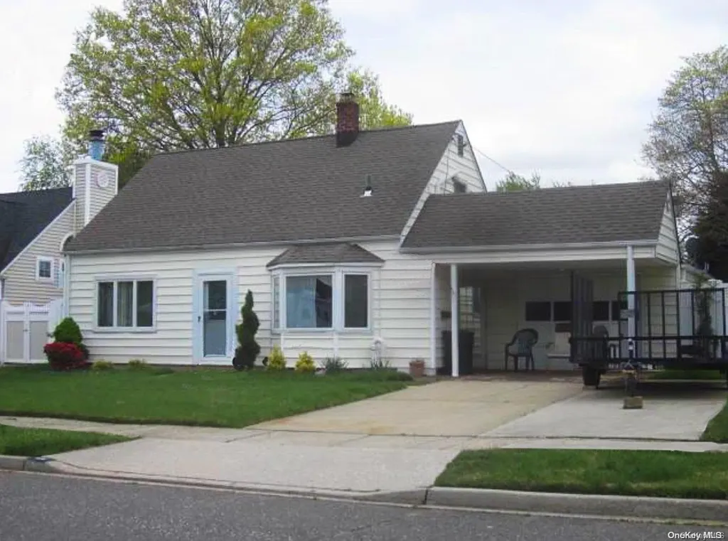 69 Meadow Lane Levittown NY 11756