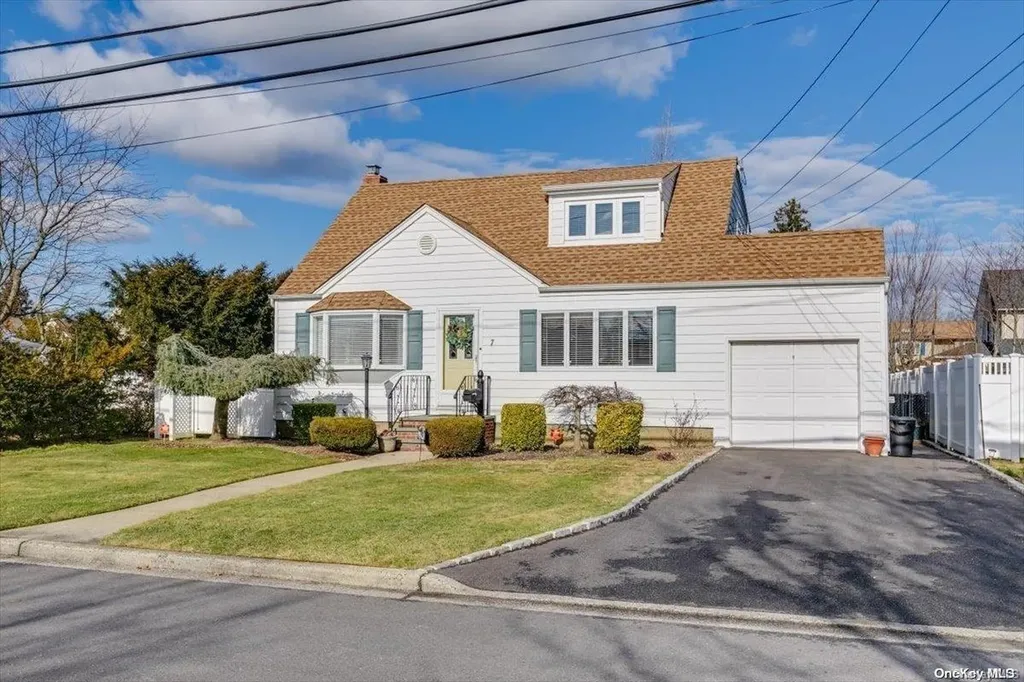 7 Dorothy Street Bethpage NY 11714