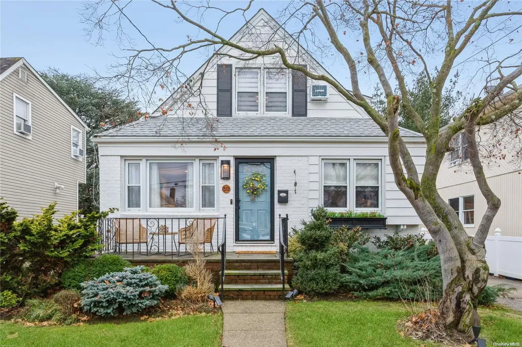 512 8th Avenue New Hyde Park NY 11040