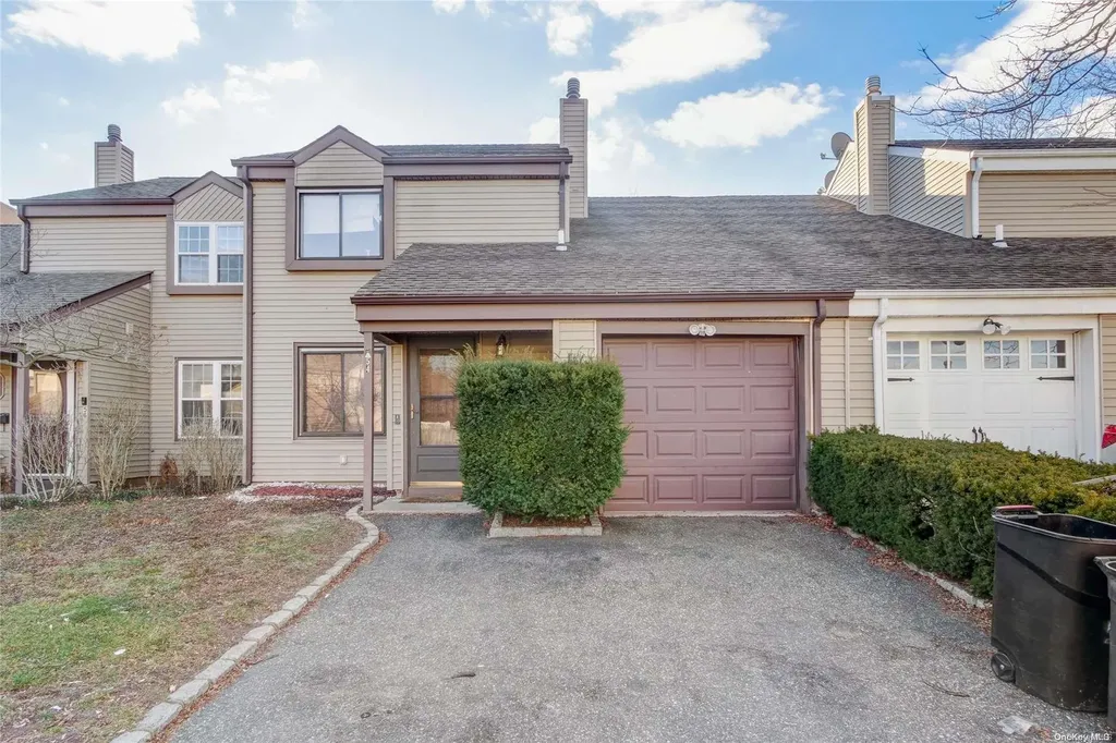 54 Jan Court Bay Shore NY 11706