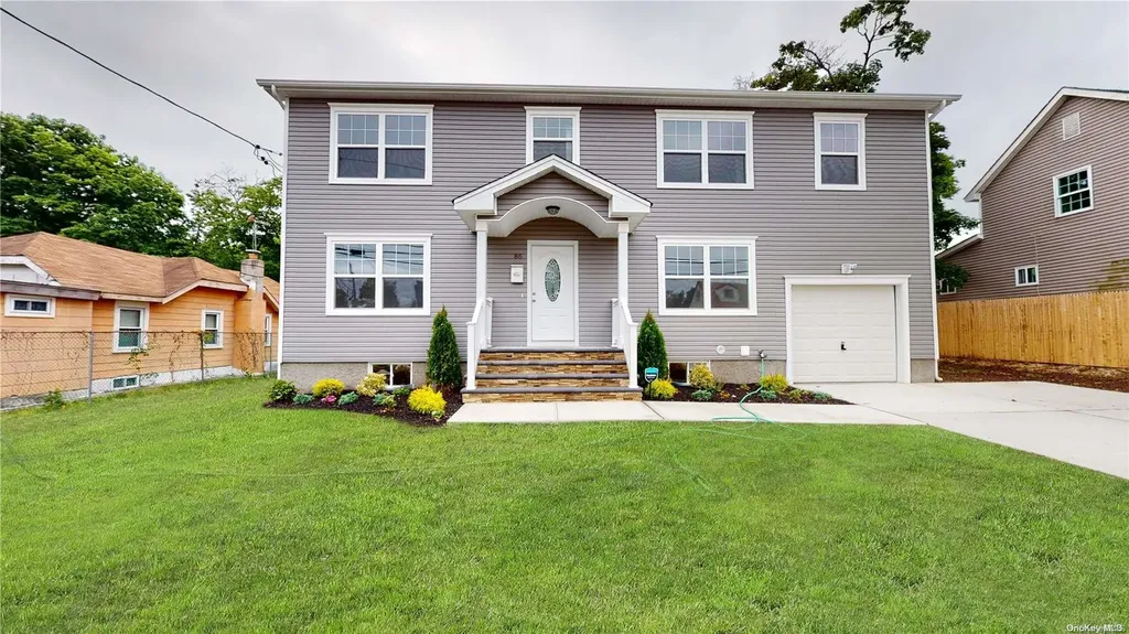 86 Oak Street Freeport NY 11520